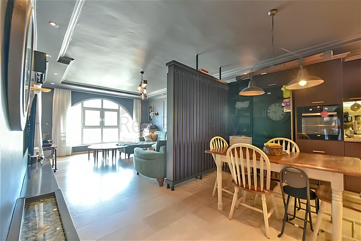 Светлая просторная квартира в районе Тосмур