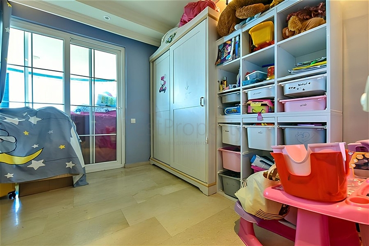 Светлая просторная квартира в районе Тосмур