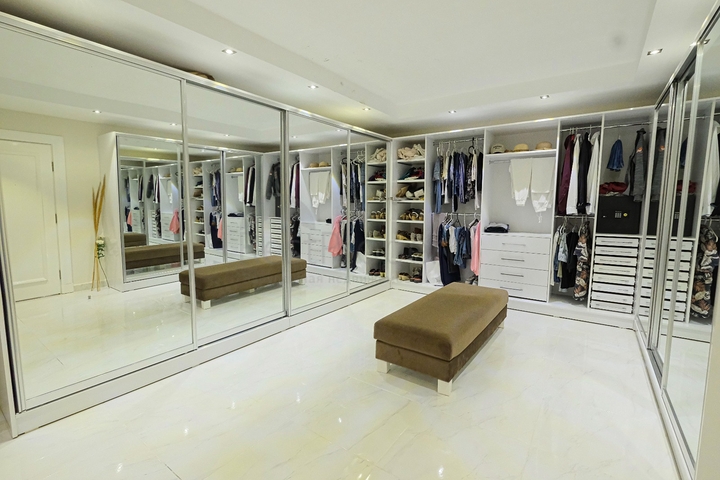 Вилла планировкой 3+2 в центре Алании с видом на Средиземное море