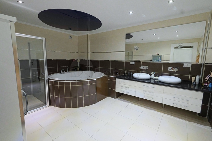 Вилла планировкой 3+2 в центре Алании с видом на Средиземное море