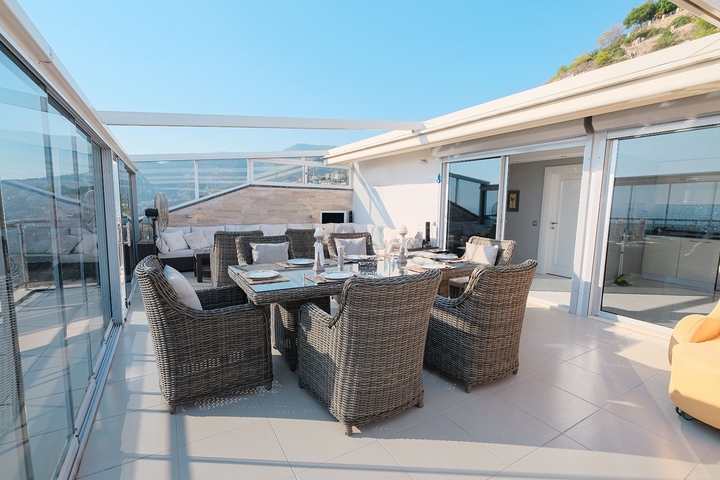 Вилла планировкой 3+2 в центре Алании с видом на Средиземное море