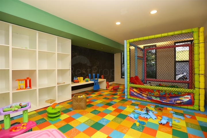 Квартира планировкой 3+1 с отдельной кухней в центральной части Алании