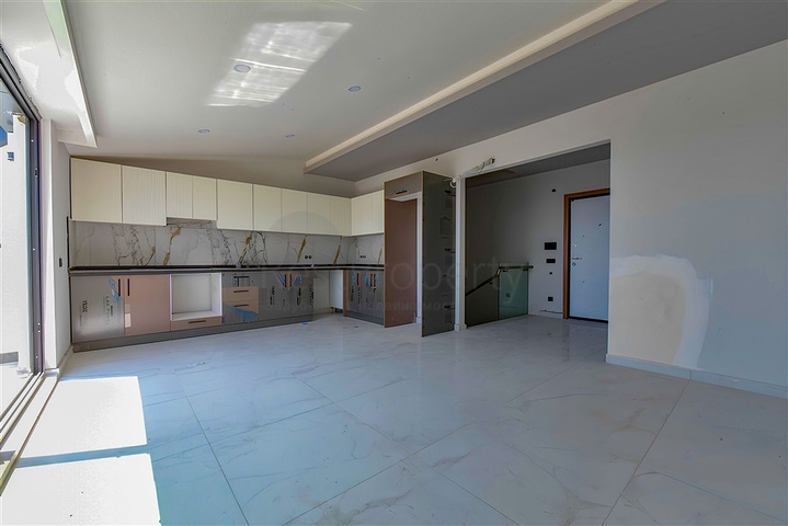 Трехкомнатный пентхаус в новом комплексе с видом на море