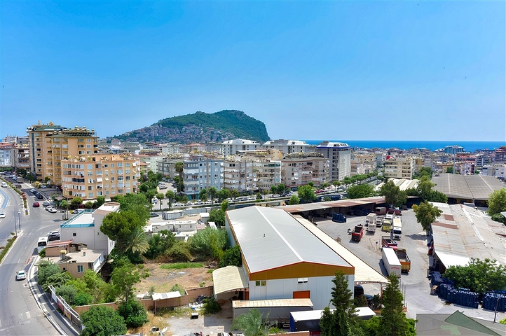 Трехкомнатный пентхаус в новом комплексе с видом на море