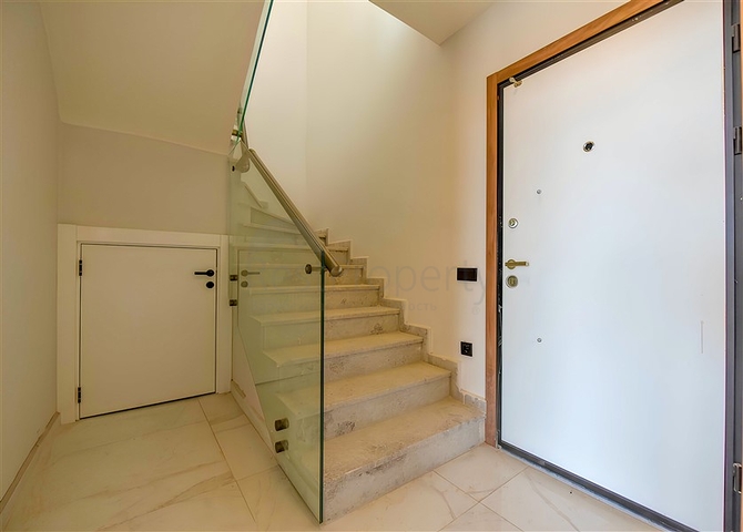 Трехкомнатный пентхаус в новом комплексе с видом на море