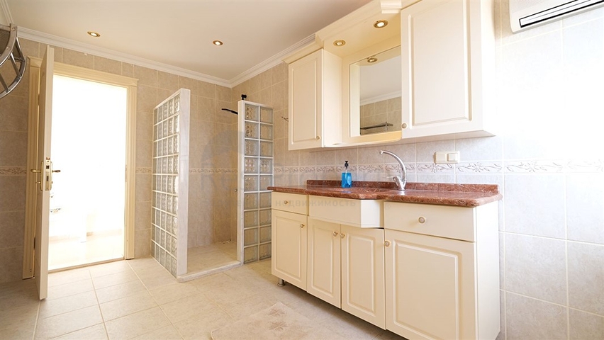 Приватная вилла в окружении природы в районе Кестель