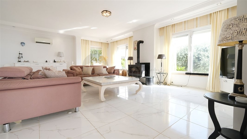 Приватная вилла в окружении природы в районе Кестель