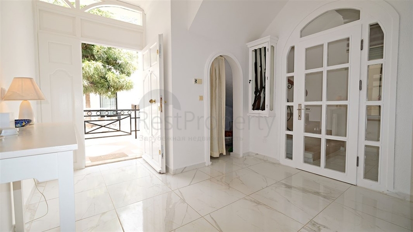 Приватная вилла в окружении природы в районе Кестель