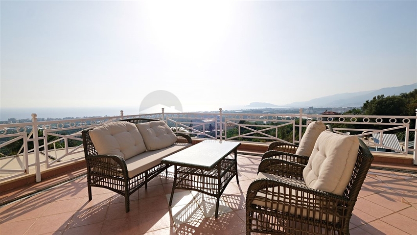 Приватная вилла в окружении природы в районе Кестель