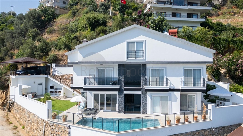 Идеальный дом у моря: эксклюзивная вилла в популярном районе Оба