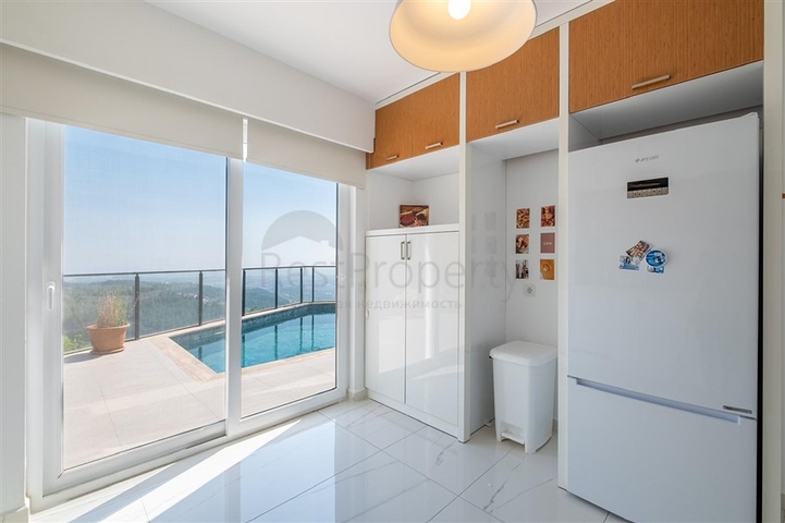 Идеальный дом у моря: эксклюзивная вилла в популярном районе Оба