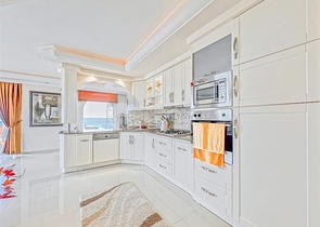 Квартира 2+1 с видом на море в районе Махмутлар