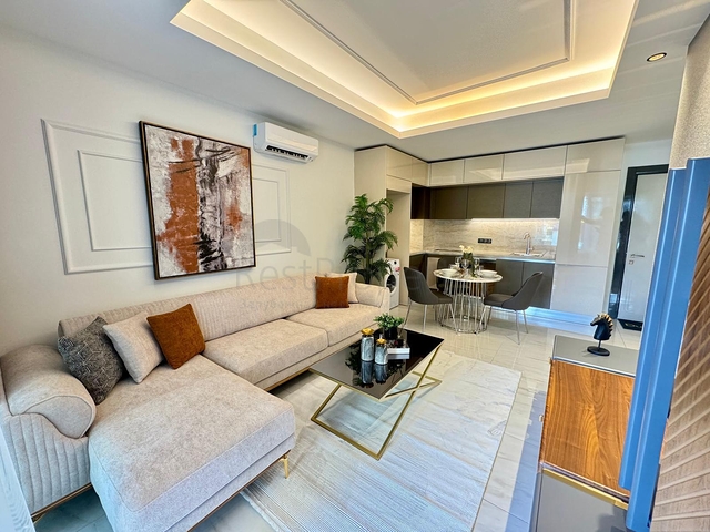 Трехкомнатная квартира на первой береговой линии