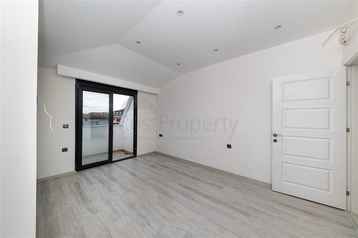 Пентхаус 3+1 в новом комплексе в центре Алании