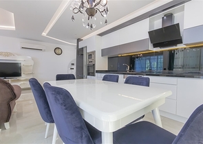 Меблированная квартира 2+1 с видом на море в районе Каргыджак