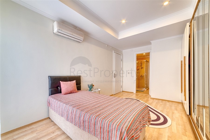 Четырехкомнатный пентхаус в районе Оба