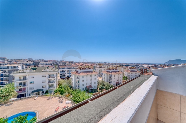 Четырехкомнатный пентхаус в районе Оба