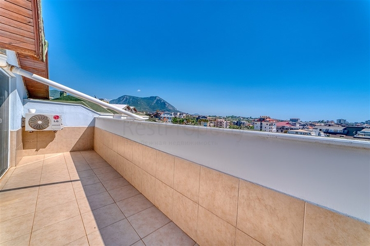 Четырехкомнатный пентхаус в районе Оба