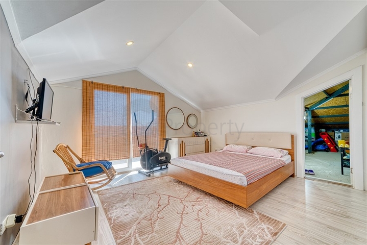 Четырехкомнатный пентхаус в районе Оба