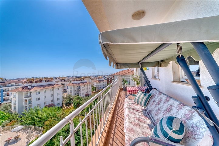 Четырехкомнатный пентхаус в районе Оба