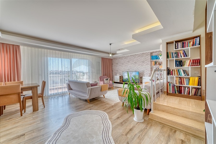 Четырехкомнатный пентхаус в районе Оба