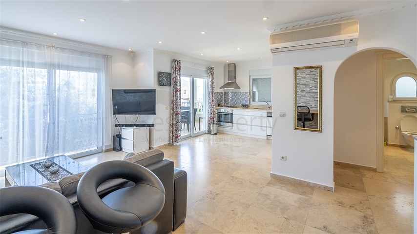 Трехкомнатная квартира в районе Джикджилли 