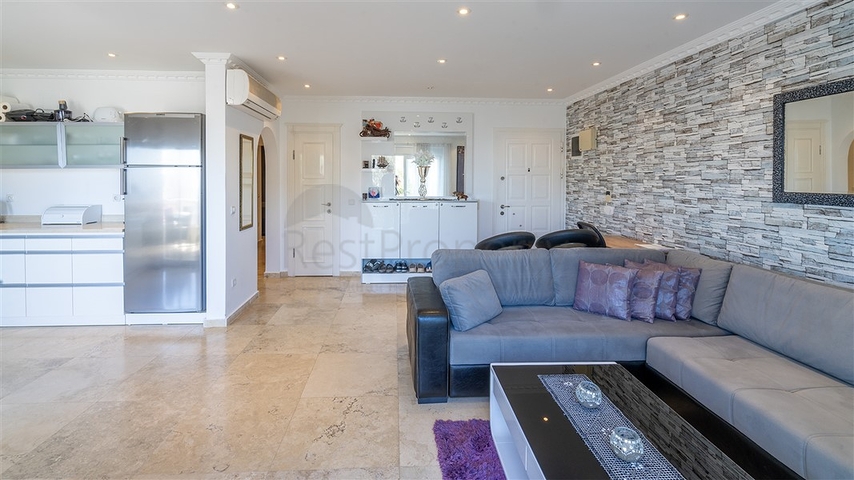 Трехкомнатная квартира в районе Джикджилли 