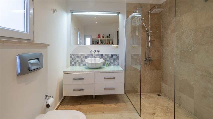 Трехкомнатная квартира в районе Джикджилли 