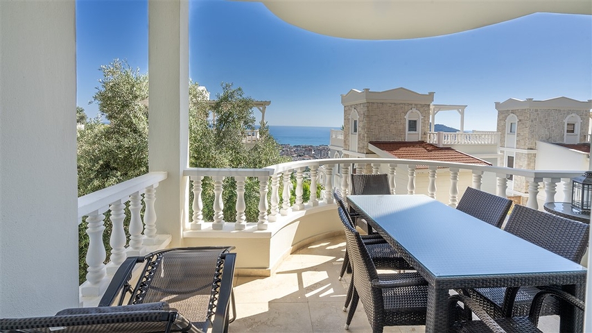 Трехкомнатная квартира в районе Джикджилли 