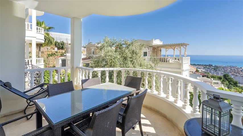 Трехкомнатная квартира в районе Джикджилли 