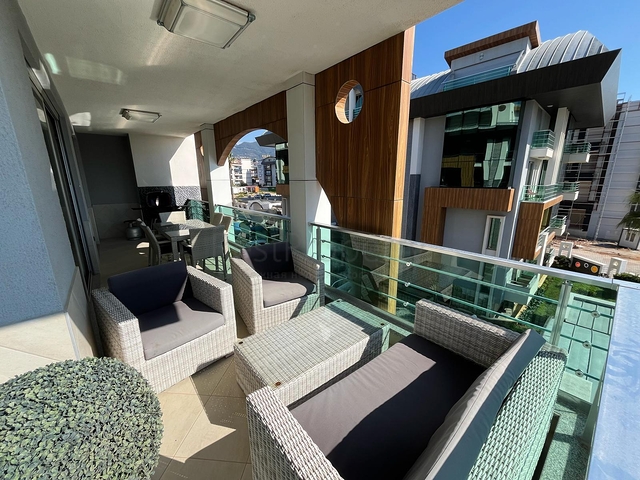 Трехкомнатная светлая квартира в районе Оба