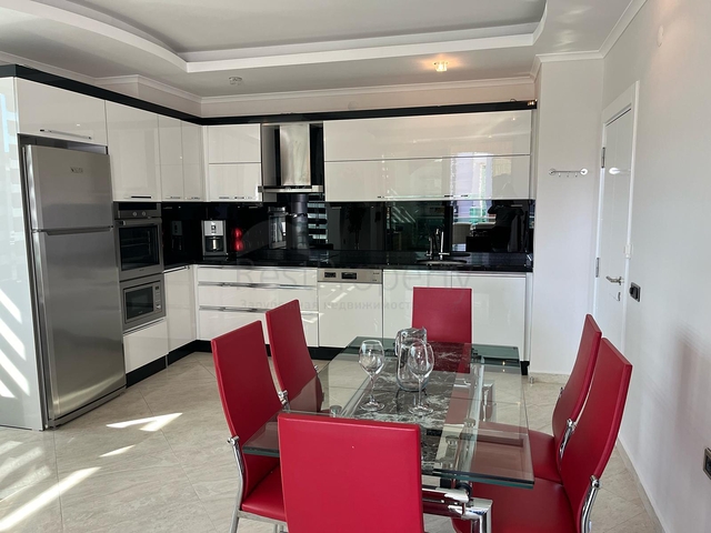 Трехкомнатная светлая квартира в районе Оба