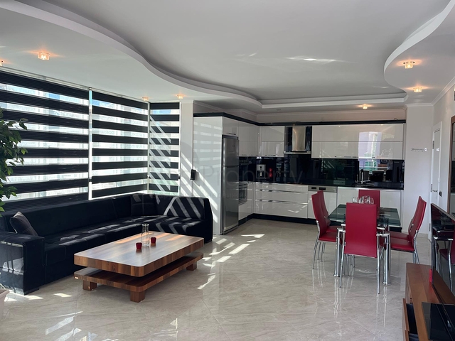 Трехкомнатная светлая квартира в районе Оба