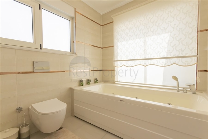 Роскошный пентхаус 3+2 в популярном районе Махмутлар