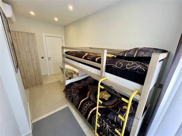 Трехкомнатная квартира в 20 м от моря