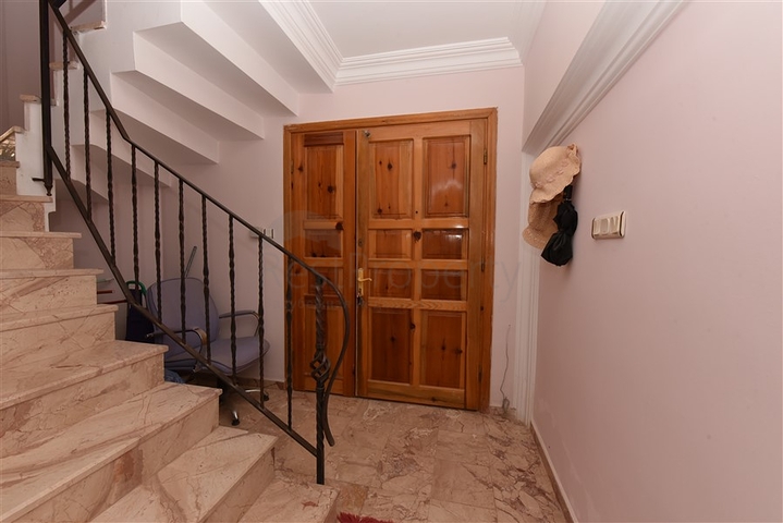 Просторная вилла  3+1 в Паялларе  – комфорт и уют рядом с морем