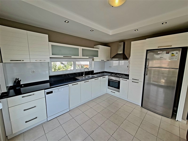 Уютный пентхаус 3+1 с мебелью в районе Оба