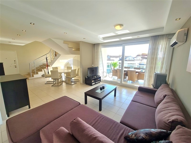 Уютный пентхаус 3+1 с мебелью в районе Оба