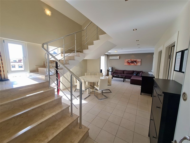 Уютный пентхаус 3+1 с мебелью в районе Оба