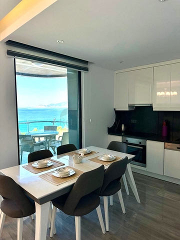 Меблированные апартаменты 3+1 на первой береговой линии