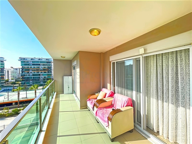 Квартира 1+1 в популярном жилом комплексе в районе Авсаллар