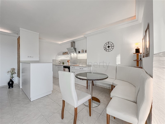 Уютная трехкомнатная квартира в 150 м от моря