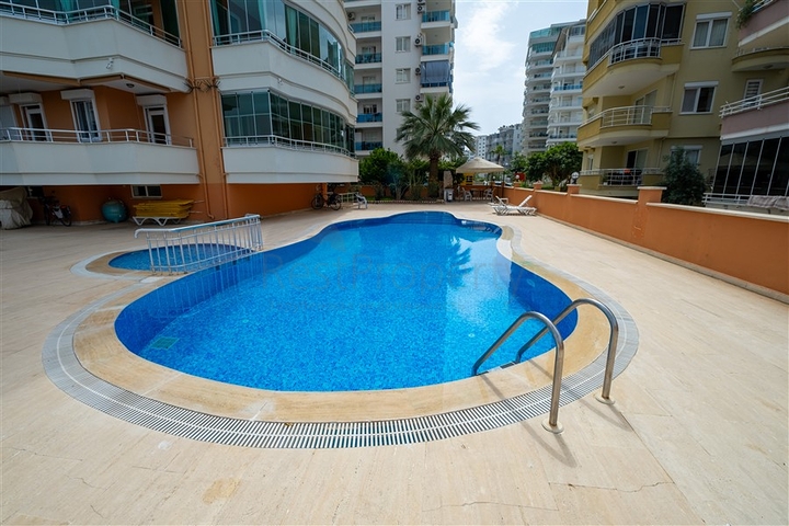 Уютная трехкомнатная квартира в 150 м от моря