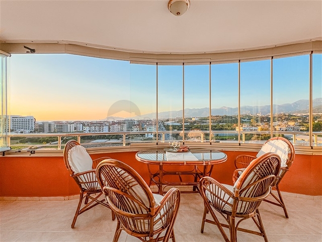 Уютная трехкомнатная квартира в 150 м от моря