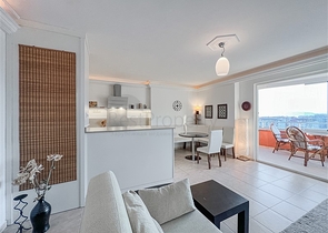 Уютная трехкомнатная квартира в 150 м от моря