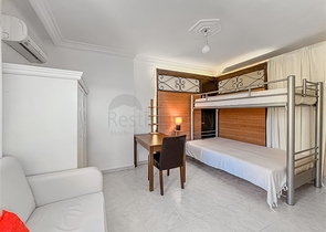 Уютная трехкомнатная квартира в 150 м от моря