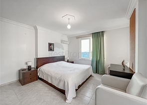 Уютная трехкомнатная квартира в 150 м от моря