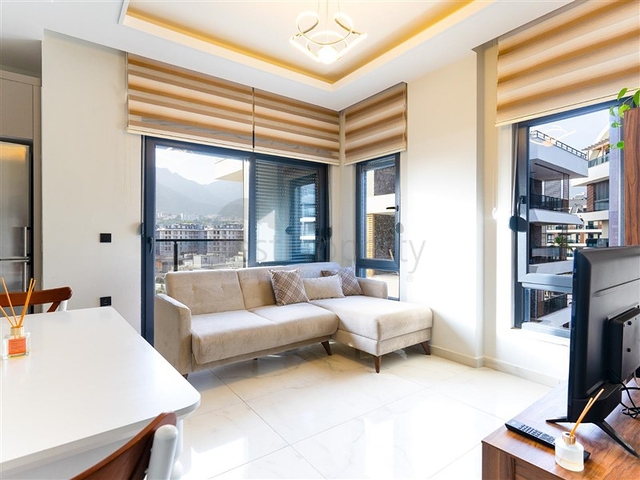 Новая квартира от собственника планировкой 1+1 в районе Оба