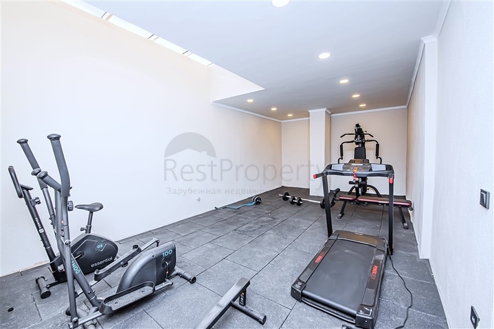 Светлая мебелированная квартира в пешей доступности от моря