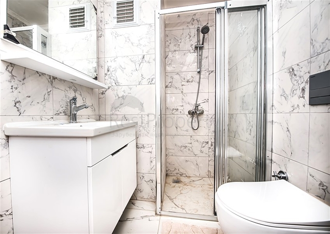 Светлая мебелированная квартира в пешей доступности от моря